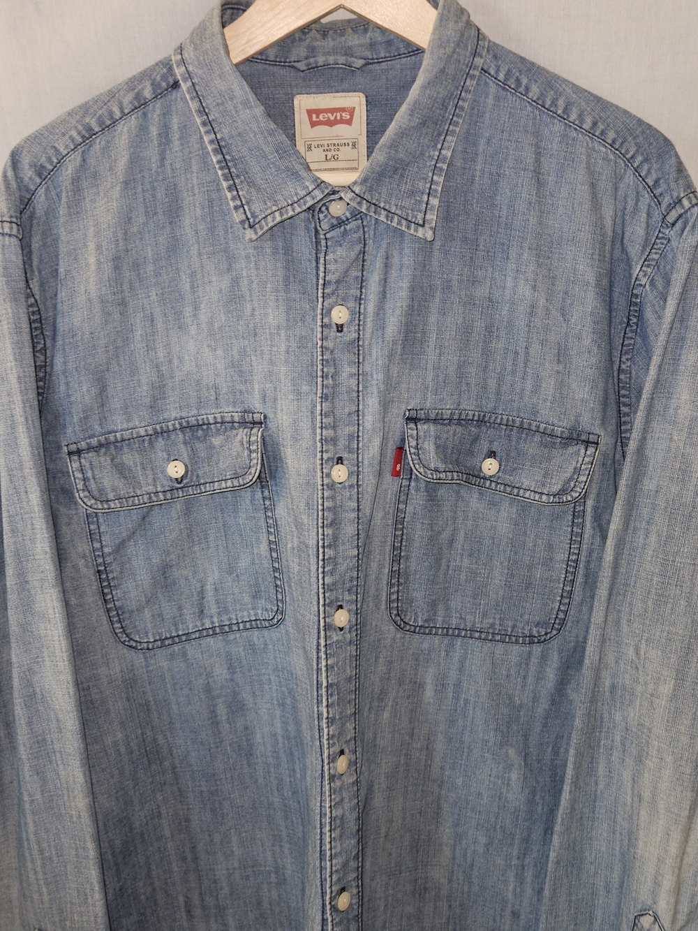 Levi's Light Wash Denim Button-Up Shirt sz L - Picture 6 of 11